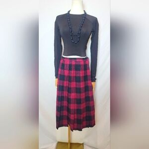 Vintage 1980s LINEAPI Magenta and Black Wool Plaid Pleated Skirt, size 42/US 6